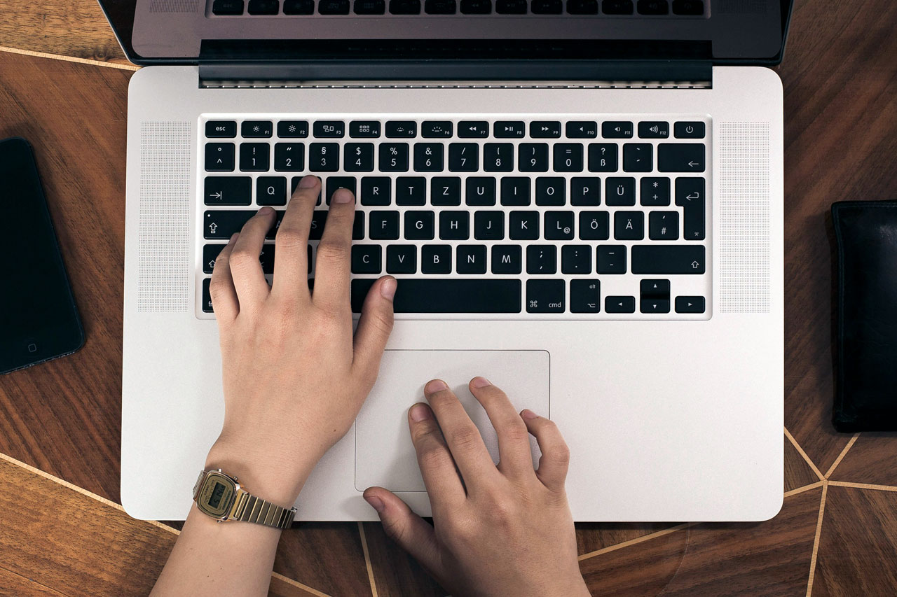 What does a Xero bookkeeper do for a small business? Image showing bookkeeper working on their laptop on Xero, click on picture for the answer